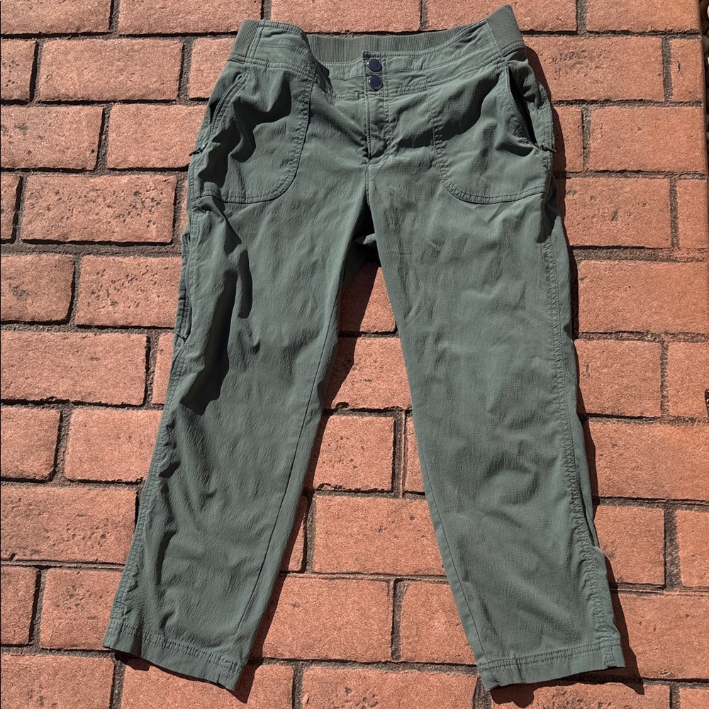 Athleta Sage Green Cargo Pants Ankle Women’s Size 8 T
